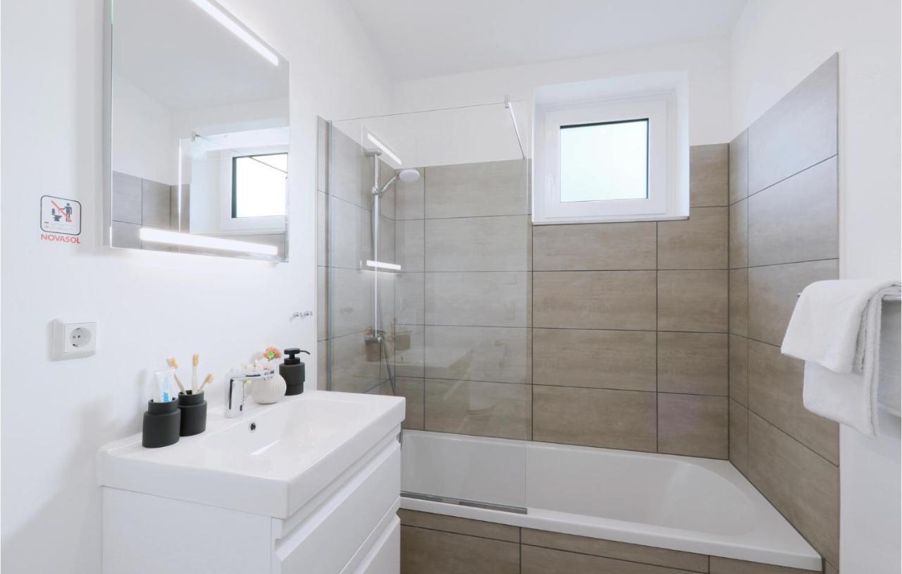 Stunning Home In Lembruch-Duemmer See With Wifi 외부 사진