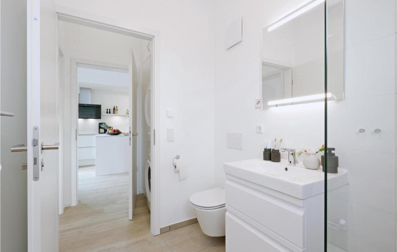 Stunning Home In Lembruch-Duemmer See With Wifi 외부 사진